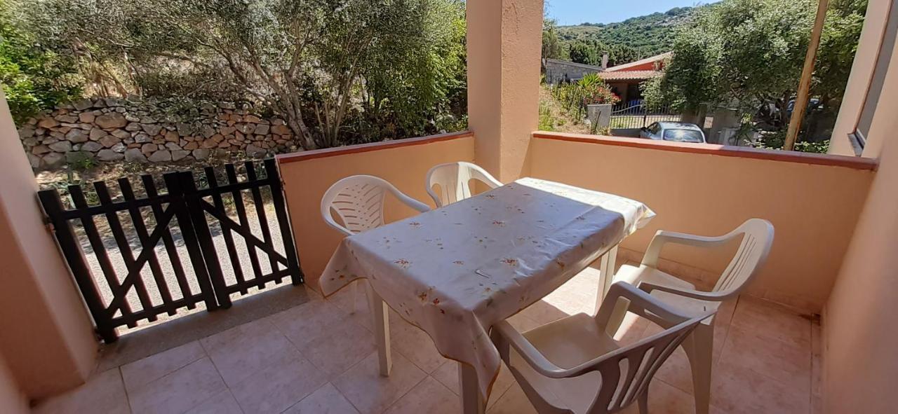 Casa Vacanza Costa Rossa Vista Mare Trinità dʼAgultu Екстериор снимка